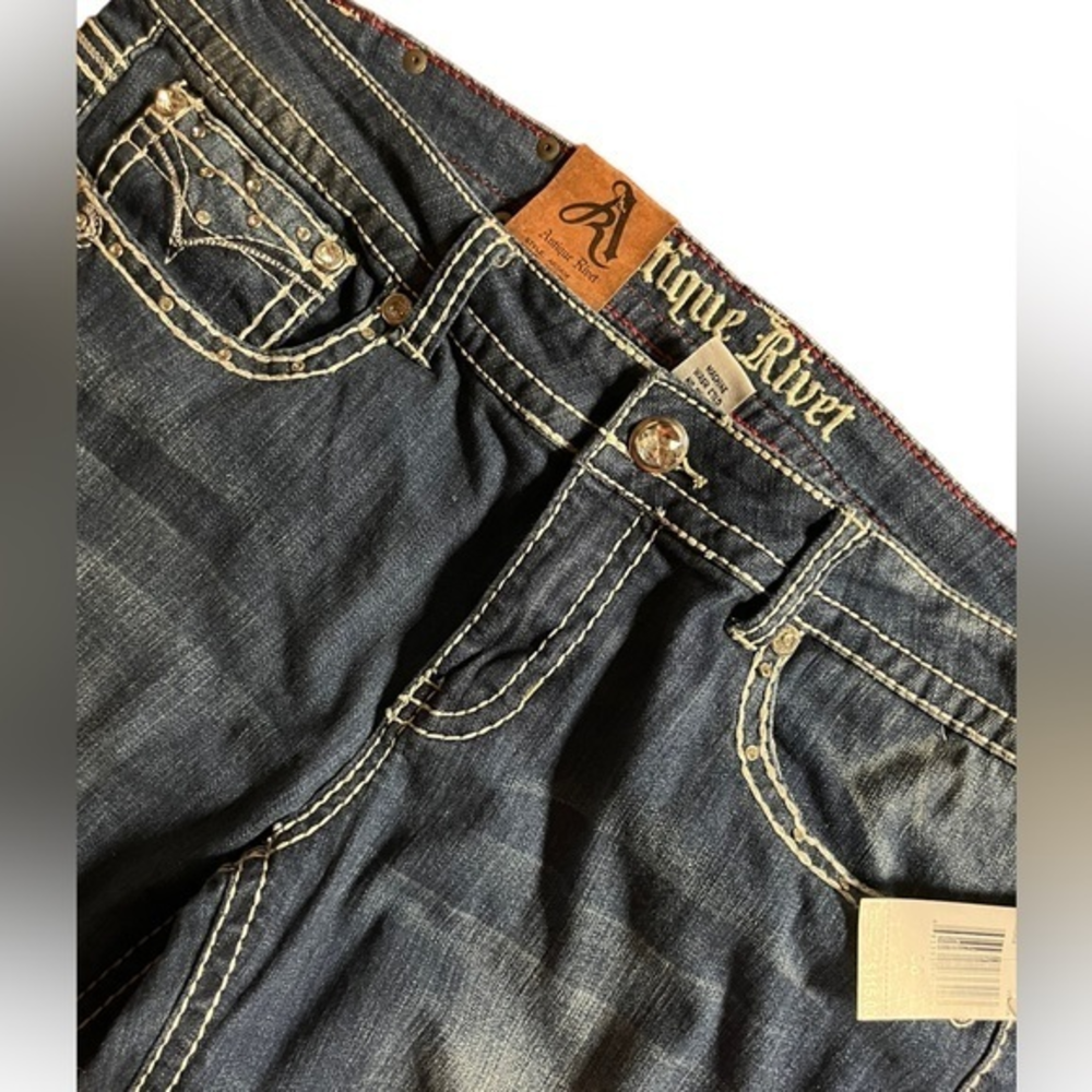 Antique Rivet size 36 slim bootcut Dillon‎ jeans. NWT lots of bling
